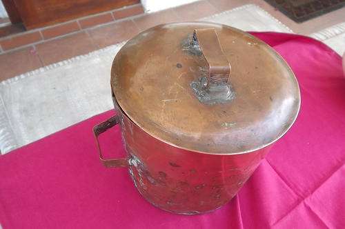 Heavy Antique Copper/Brass Pot with Lid - height 17cm - diameter 16.5cm - good condition
