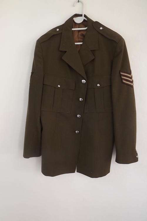 SADF Tunic - Service Dress in size AS 102 1977 - 3 stripes on sleeves & all buttons - good condition