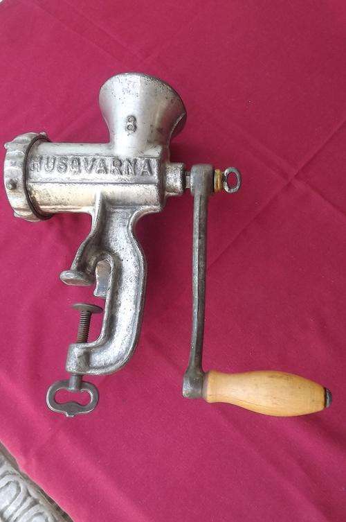 Husqvarna Cast Iron Mincer No 8 Reliance made in Sweden - complete & in good condition - see scans