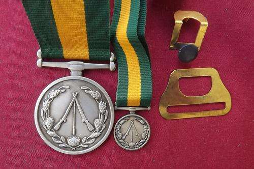Commando Closure Commemoration Medal with Small Medal & Ribbons - as new - No. 8904