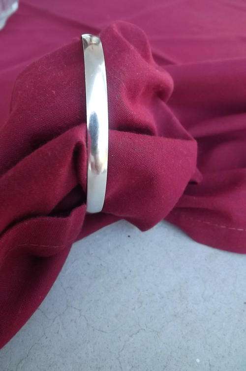Beautiful 925 Silver Bangle - 6.5cm diameter, 6mm width - good condition