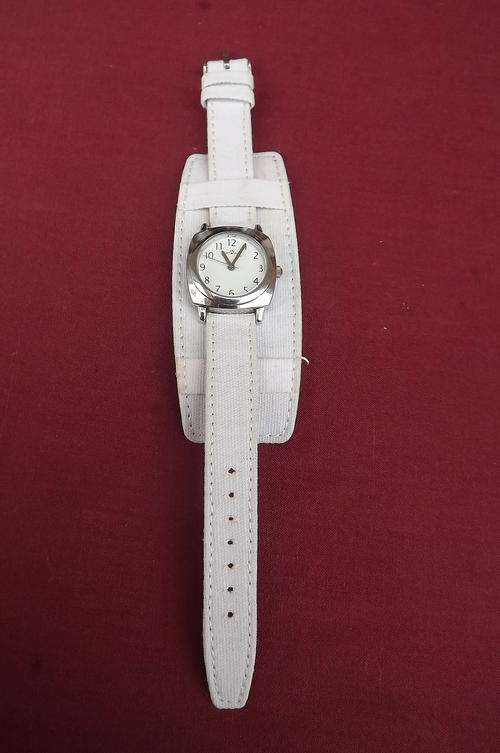 Ladies Paw Paw Watch in very good working condition - Leather with white linen top strap