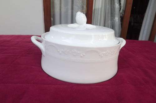White Porcelain Serving Dish with Lid & Handles by La Rochelle Fine China RSA-21cm diam, height 8cm
