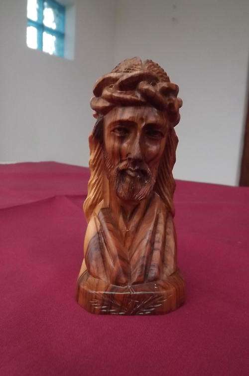Wooden Carved Jesus Statue with Thorn Crown - fine detail - in good condition - height 13cm