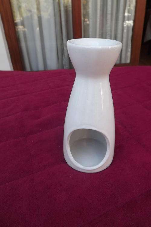 White Porcelain Essential Oil Burner in as new condition