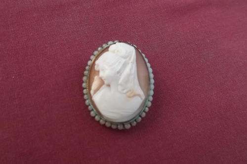 Cameo with Brass Backing - can use as a brooch or pendant - 4x3cm - good condition
