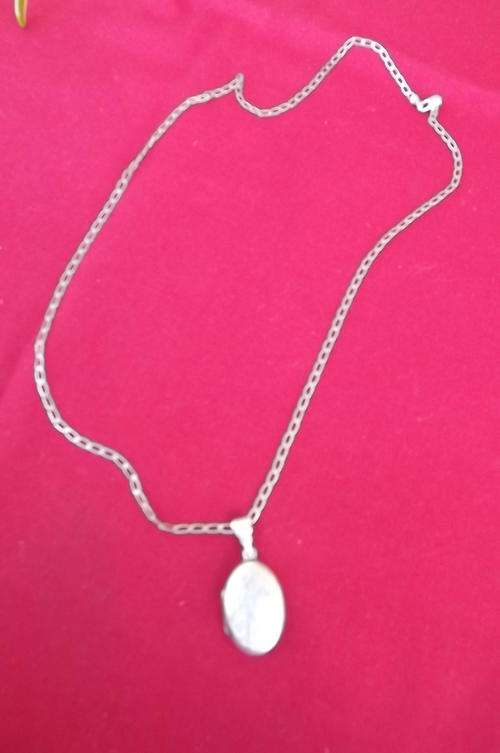 Antique Locket in 925 Silver with Silver Chain - good condition