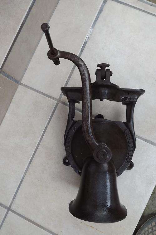 Cast Iron Vintage Coffee Grinder by Sprong & Co from London in No 4 - see scans for condition