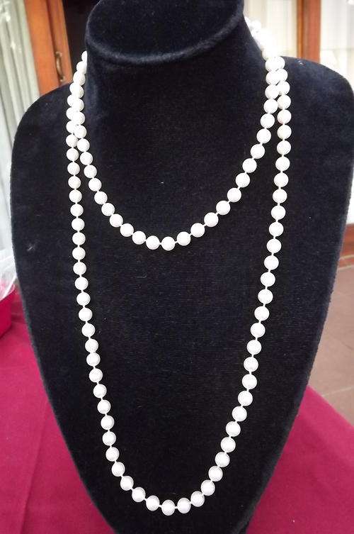 Long Imitation Pearl String - too long to use as single string - good condition