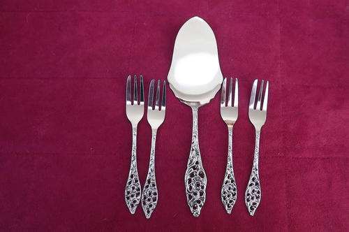 Set of 4 Cake Forks and Cake Server by Elwezetta in new condition