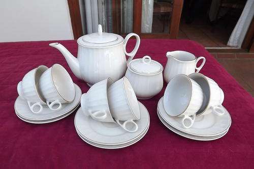 White Regent China 17 piece Tea Set with Gilded Rim - very good condition