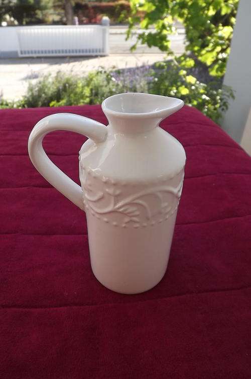 Beautiful White Porcelain Jug with Embossment - new condition - height 15cm