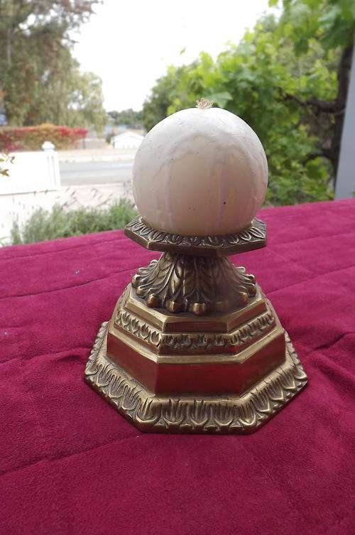 Solid Brass Decorated Candleholder - thick candle - weight 900g - bottom diameter 12cm, height 10cm