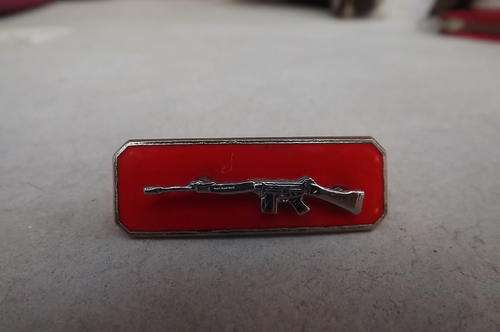 South African Army Sharp Shooter Breast Badge - length 4.35cm with fasteners