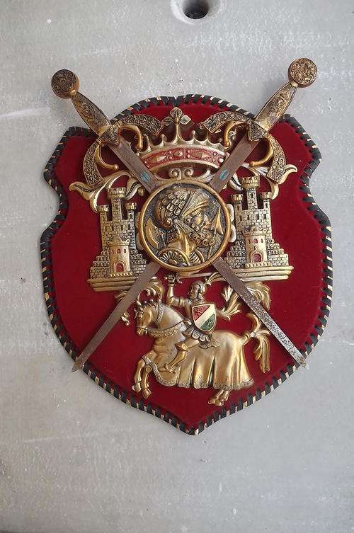 Wall Hanging Shield with 2 Shields - unknown origin - partly metal - 32x38cm - good condition