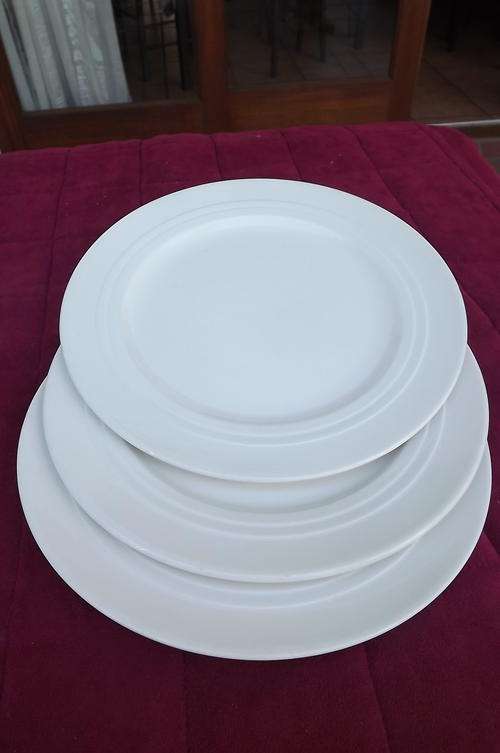 Set of 3 Plain White Dinner Plates by Royal Art Pottery England - 25.25cm diameter - good condition