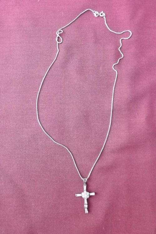 Lovely 925 Silver Cross Pendant with Stones and Silver Chain - length 46cm - pendant 3x1.75cm