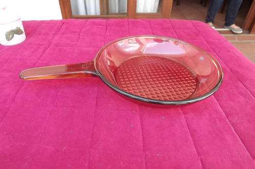 Vintage Corning Wave Vision non stick skillet.Bottom 18cm.Top opening 25cm.Waffle bottom.As new