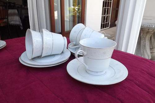 Set of 5 dainty lace pattern porcelain tea cups&saucers with gilded rims.New condition.Made in China