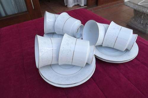 Set of 6 dainty fine china porcelain tea cups&saucers in lace pattern by Crown Ming.New condition.