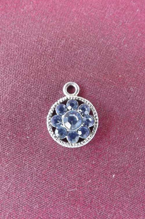 Dainty round pendant with 9 blue stones - very pretty!
