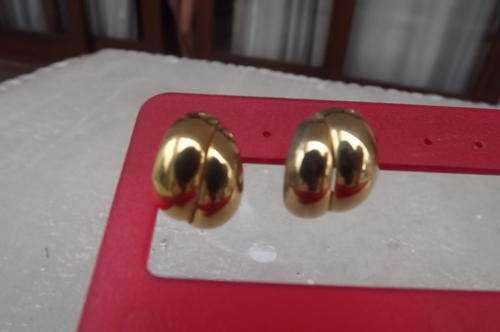 Gold colour piercing earrings - pretty shape