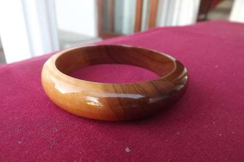 Beautiful yellow wood  bangle-Fit diameter 6.6 cm.As new