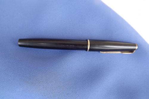 Parker 17 Fountain pen-launched 1964.Made in England.Black with gold filled trim.Very good condition