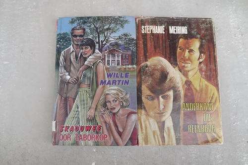 Book-Stel van 2 Liefdesverhale.Anderkant die reenboog van Stephanie Meiring 1979 en Skaduwee oor Tab