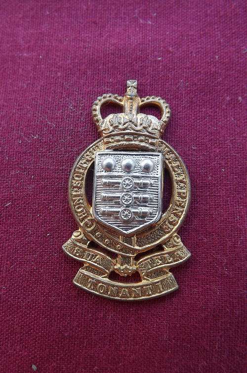 Original British Royal Army Ordnance Corp cap badge. 4.5 x 2.5 cm.