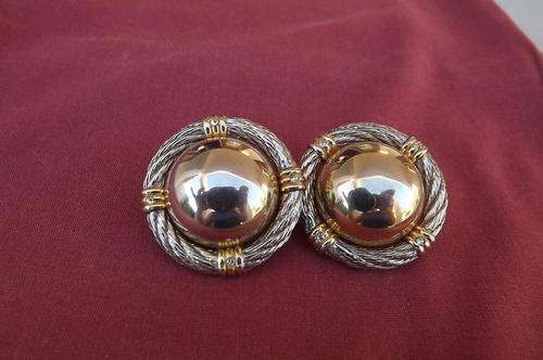 Pair of vintage good quality clip-on earrings - as new