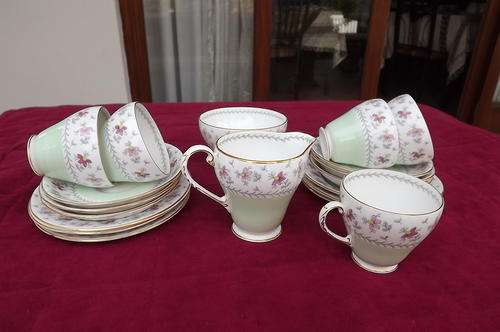 Crafton China 19 piece tea set"Ancona"Made in England.All in good condition
