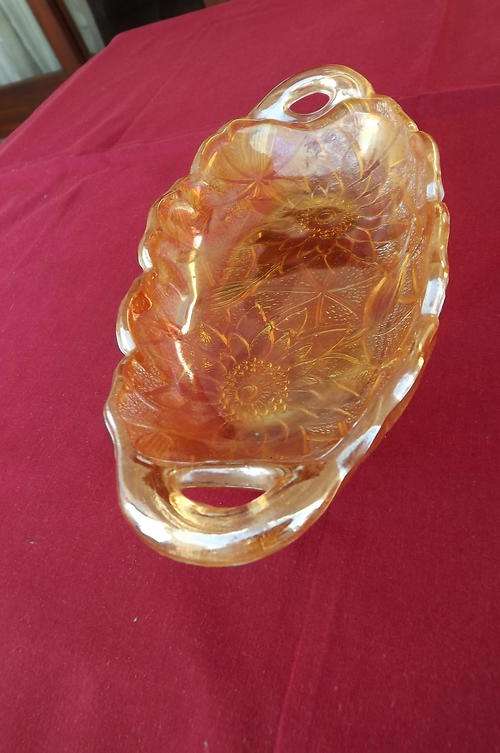 Carnival glass dish.Strange dented bottom 24.5x12cm.Good condition