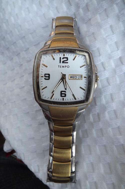 Tempo Men's watch T 48666 with date calendar in good working condition