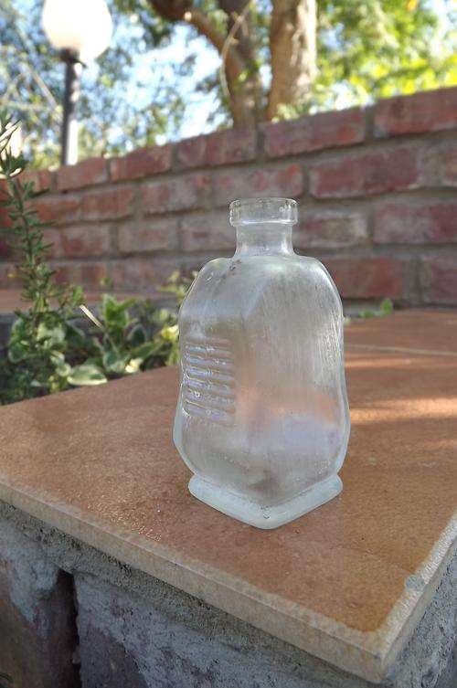 Small vintage glue bottle no 435 in good condition
