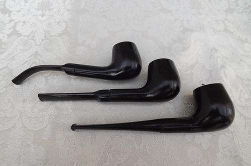 Lot of 3 wooden smoking pipes.No brand names on pipes.Good condition