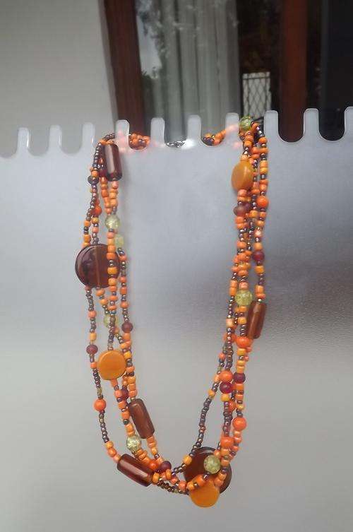 Autumn colour bead choker with 4 strings in new condition.44 cm Long