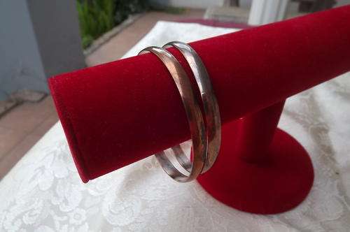 Set of 2 copper bangles - diam. 6.4cm.