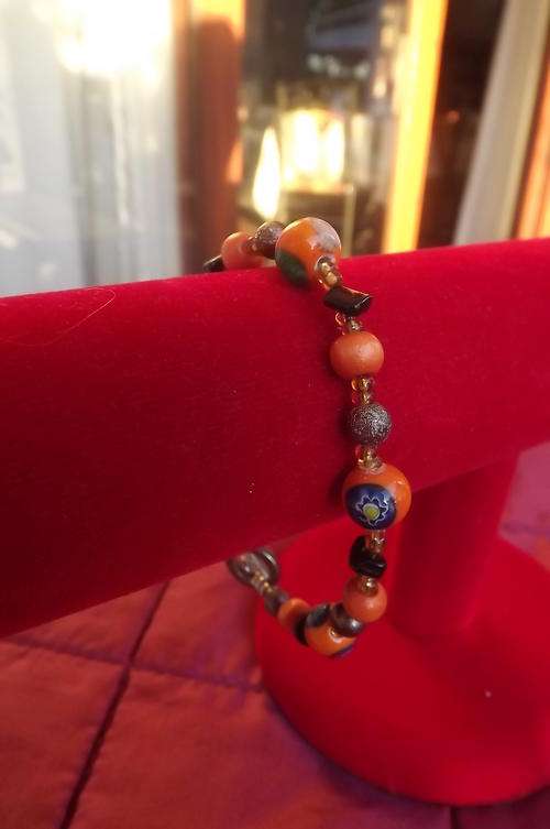 Unique orange beaded bracelet.Length 20cm.As new.