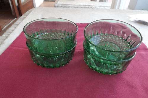 Set of 4 Arcoroc France green glass dessert bowls.Diam 10cm