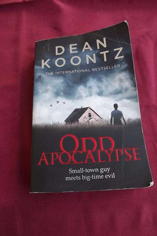 Book-Odd Apocalypse by Dean Koontz.A blend of humor,humanity and horror.Good condition.