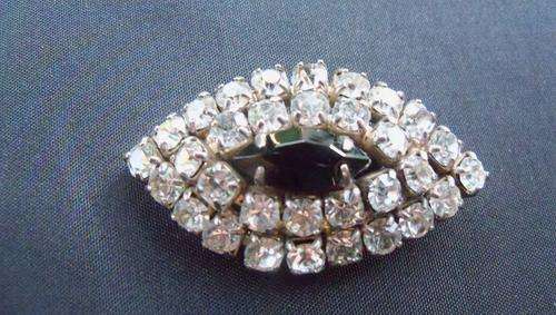 Vintage Fashion Brooch as per scan