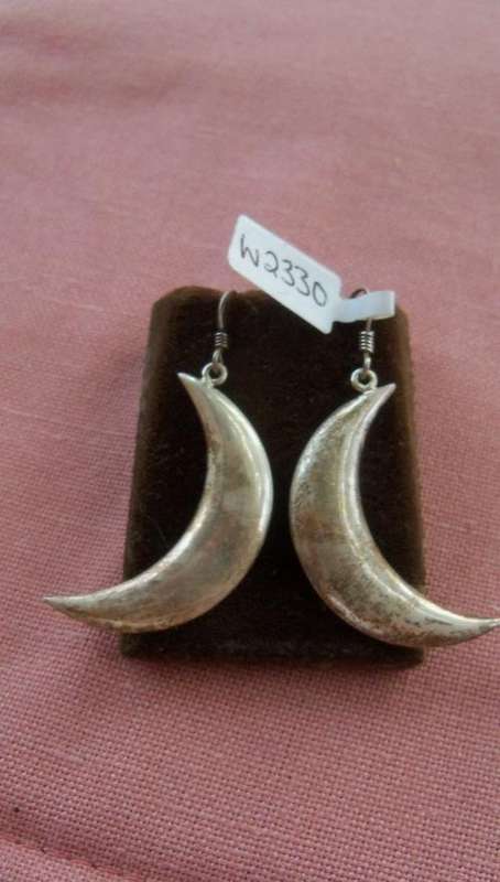 Costume Jewellery - Halfmoon Metal Earings