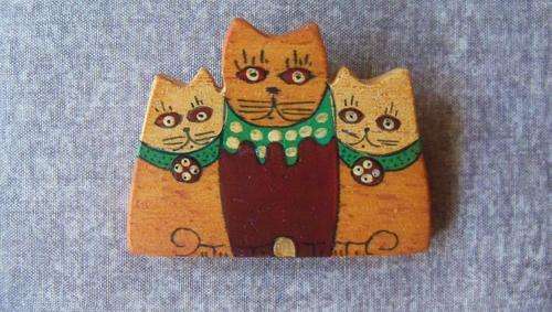 Handmade Painted wooden brooch with 3 cats