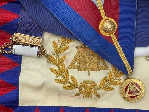 MASONIC FULL REGALIA / GRAND CHAPTER *VINTAGE* RA 70s ESTIMATE R 700 - R 1 200