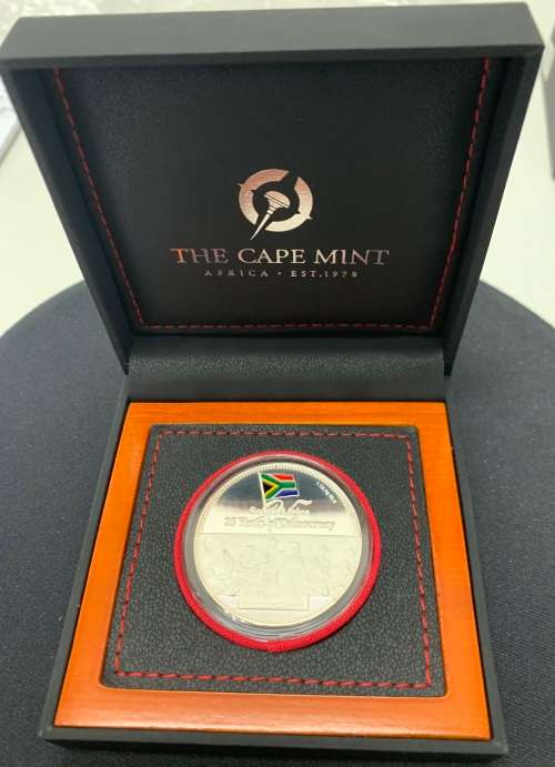 2019 Invictus 1oz fine silver coin colour Siya Kolisi signed COA, box