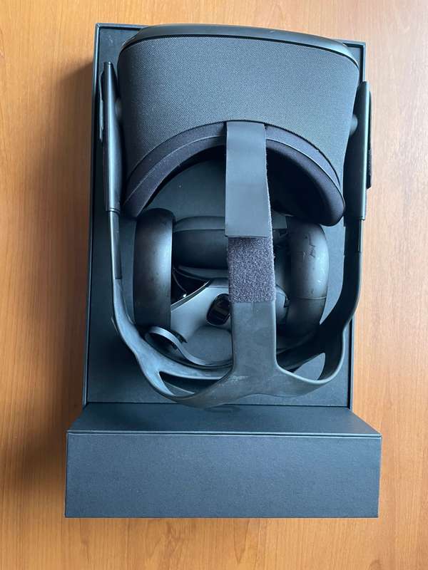 Oculus Quest Gen 1  VR Gaming Headset - 128GB - Excellent Condition