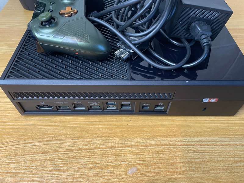 Microsoft Xbox One - 500GB + 1  Xbox Custom Controller