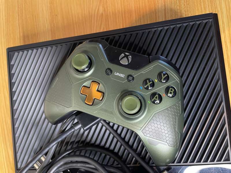 Microsoft Xbox One - 500GB + 1  Xbox Custom Controller