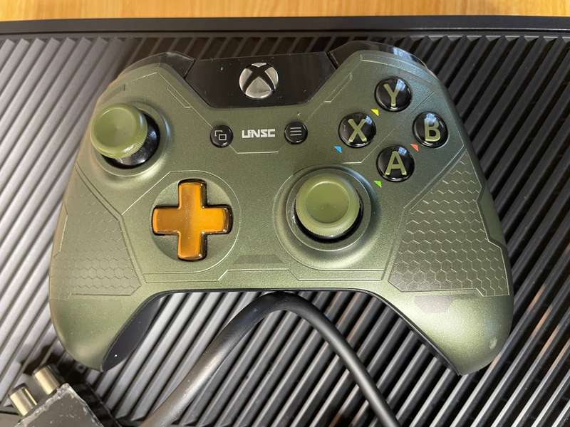 Microsoft Xbox One - 500GB + 1  Xbox Custom Controller